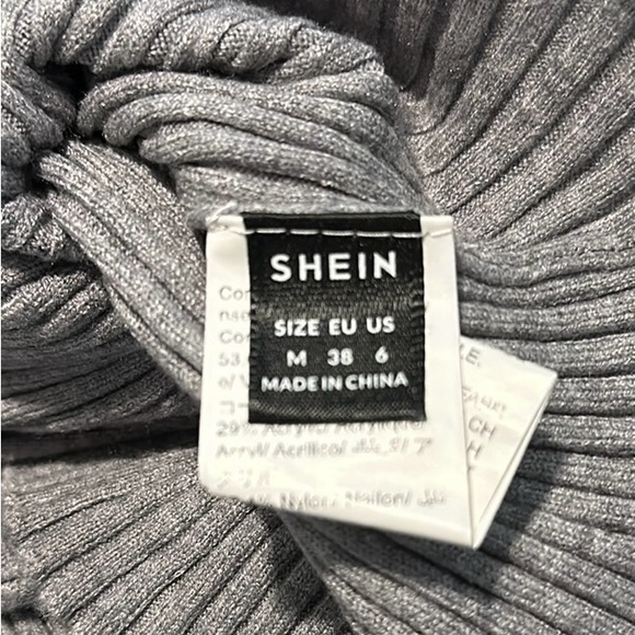 Gray Long Sleeve Cropped Sweater -SHEIN Medium- Bundles and Offers Welcome - Picture 3 of 3